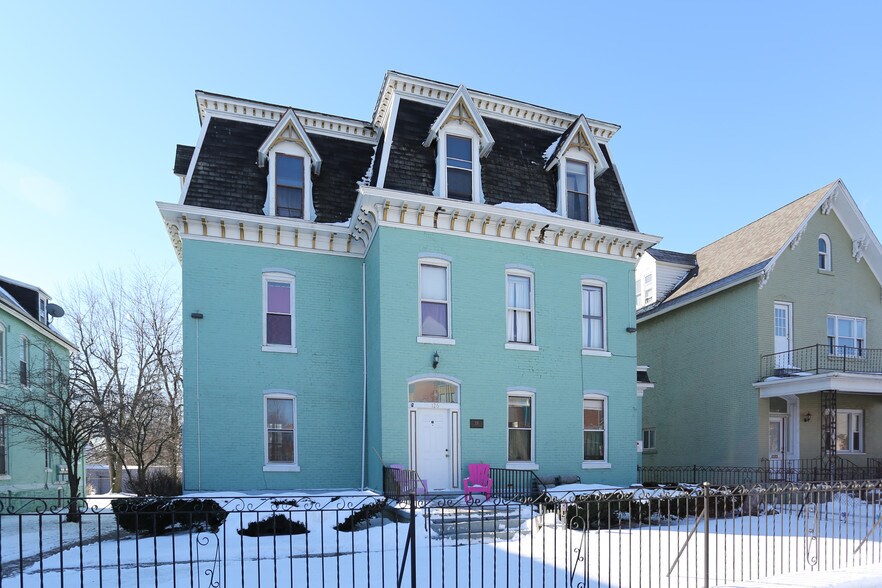118-126 Cottage St, Buffalo, NY à vendre - Photo principale – Image 1 sur 14