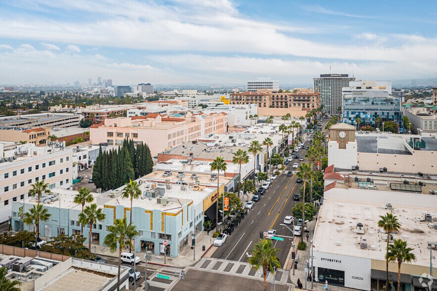 320-330 N Beverly Dr, Beverly Hills, CA à louer - Photo de l’immeuble – Image 3 sur 5