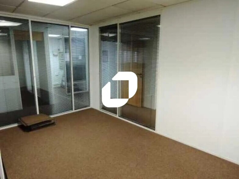 Bureau dans Bagnolet à louer - Photo de l’immeuble – Image 3 sur 8