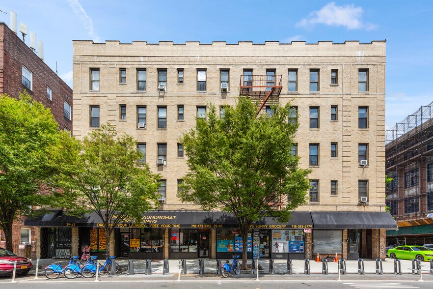 3949 43rd Ave, Sunnyside, NY à louer - Photo de l’immeuble – Image 2 sur 5