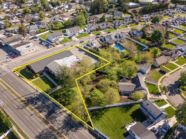 343 Jerusalem Ave, Hicksville, NY à vendre - Photo de l’immeuble – Image 2 sur 45