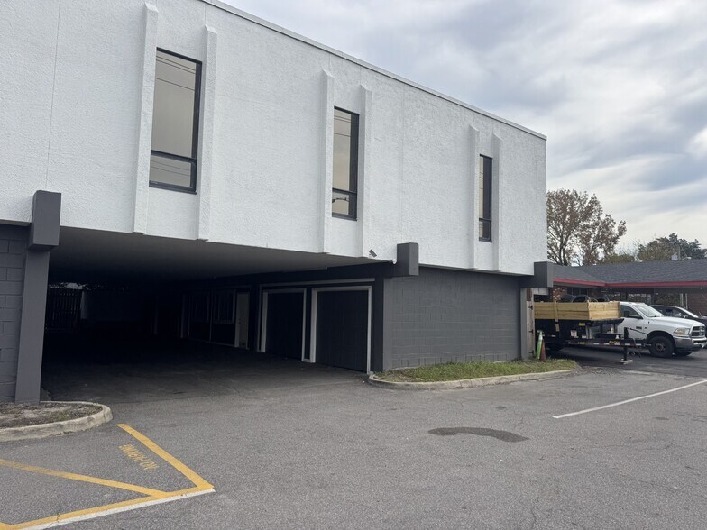 138 S Rosemont Rd, Virginia Beach, VA à louer - Photo de l’immeuble – Image 3 sur 48