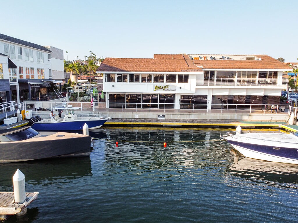 2751 W Coast Hwy, Newport Beach, CA à louer Photo de l’immeuble– Image 1 sur 27