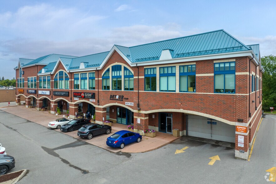 14783-14785 Yonge St, Aurora, ON à louer - Photo de l’immeuble – Image 2 sur 4