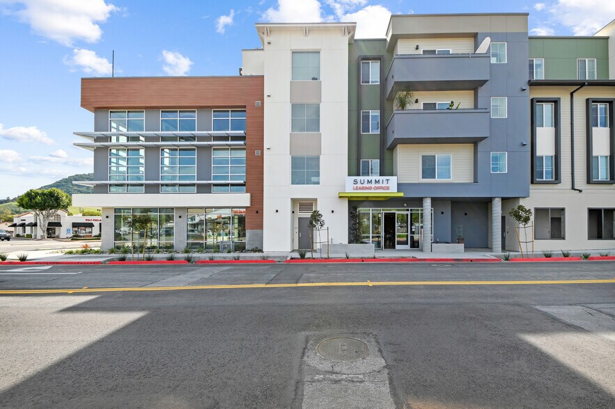790 E Foothill Blvd, San Luis Obispo, CA à louer - Photo de l’immeuble – Image 2 sur 7