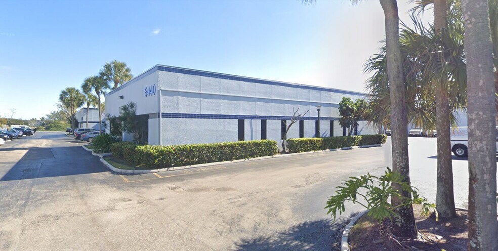 5440 NW 33rd Ave, Fort Lauderdale, FL à louer - Photo de l’immeuble – Image 1 sur 6