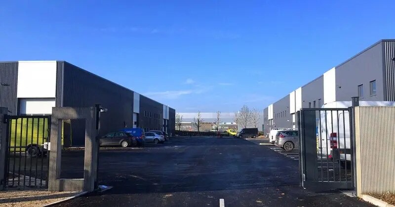 Bureau dans Croissy-Beaubourg à louer - Photo de l’immeuble – Image 1 sur 10