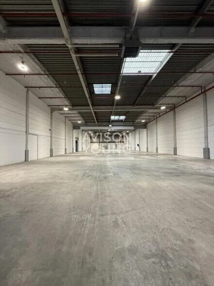 Local d’activités dans Rosny-sous-Bois à louer - Photo de l’immeuble – Image 2 sur 5