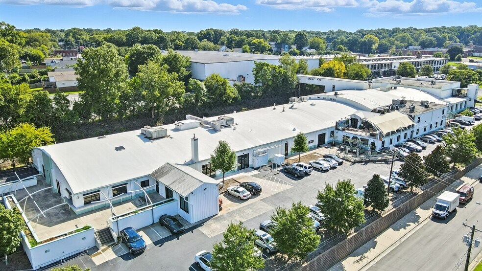 933 Louise Ave, Charlotte, NC à louer - Photo de l’immeuble – Image 2 sur 15