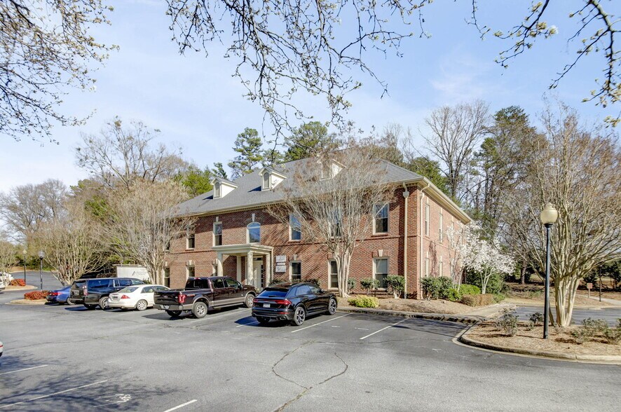 109 Laurens Rd, Greenville, SC à louer - Photo de l’immeuble – Image 2 sur 38