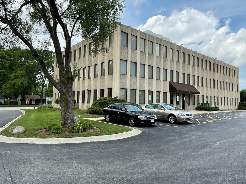 115 S Wilke Rd, Arlington Heights, IL à louer - Photo de l’immeuble – Image 2 sur 10