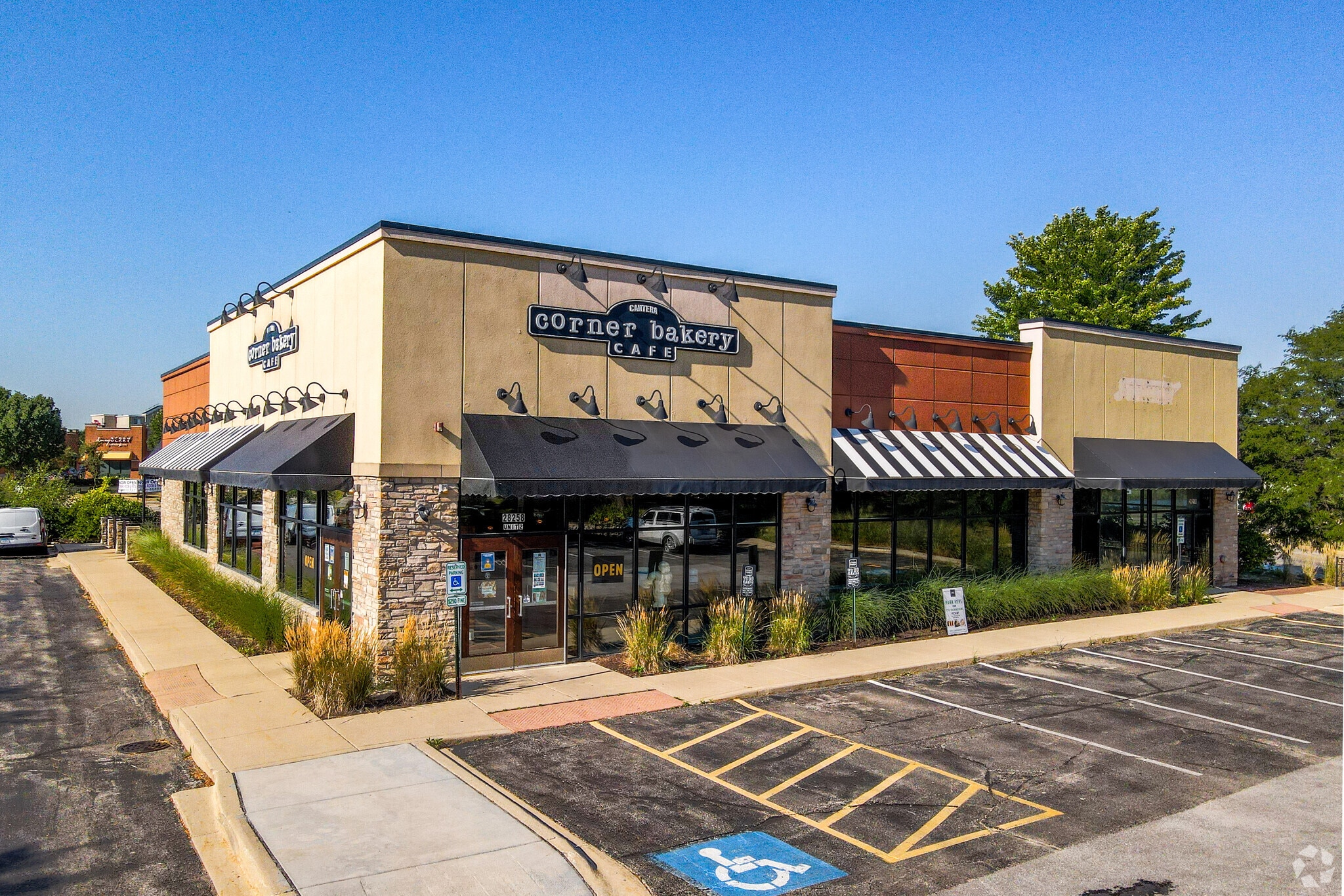 28258 Diehl Rd, Warrenville, IL à louer Photo principale– Image 1 sur 9