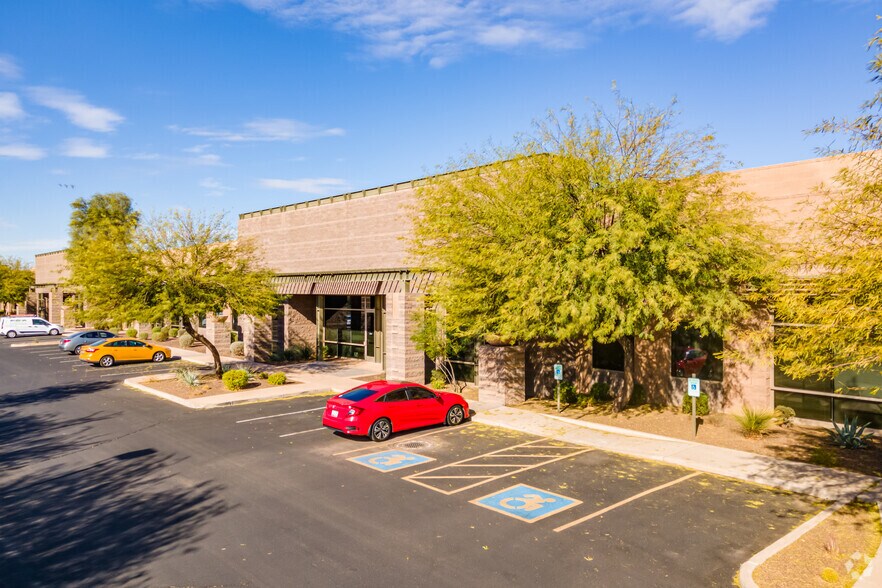 9105 E Del Camino Dr, Scottsdale, AZ à louer - Photo de l’immeuble – Image 2 sur 10