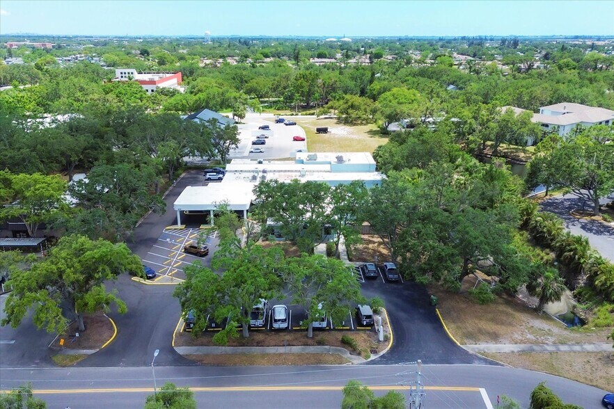 6215 21st Ave, Bradenton, FL à vendre - Photo de l’immeuble – Image 3 sur 16