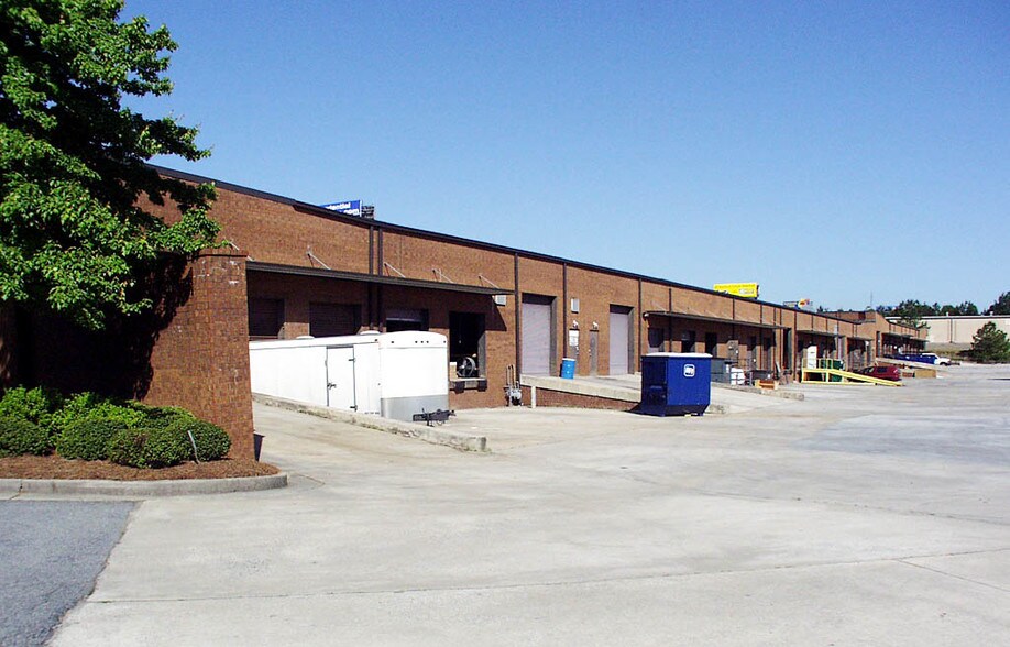 829 Pickens Industrial Dr, Marietta, GA à louer - Photo de l’immeuble – Image 2 sur 6