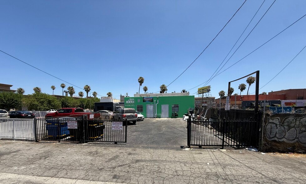 6425-6427 Van Nuys Blvd, Van Nuys, CA à vendre - Photo de l’immeuble – Image 2 sur 4