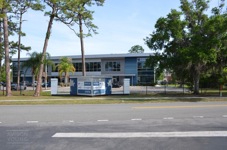 651 W Warren Ave, Longwood, FL à louer - Photo de l’immeuble – Image 2 sur 6