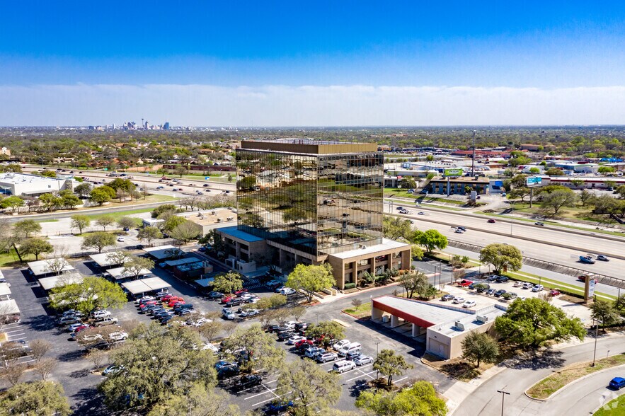 6243 W Interstate 10, San Antonio, TX à louer - Aérien – Image 3 sur 3