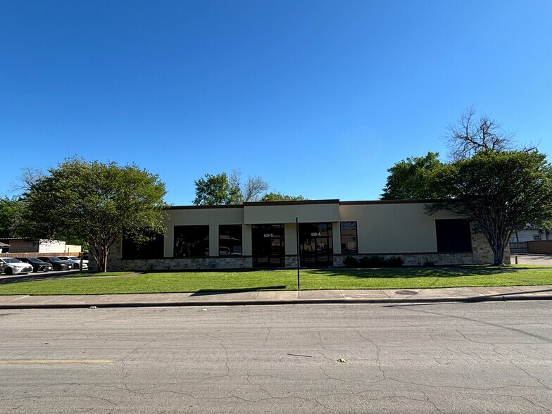 628 Centre St, Dallas, TX à vendre - Photo de l’immeuble – Image 1 sur 13