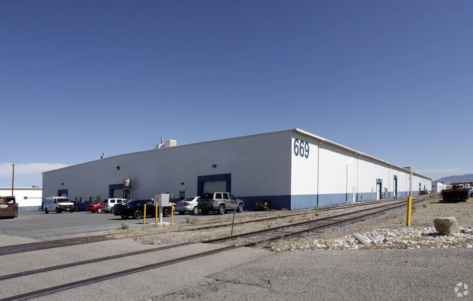 10 S Garnet St, Tooele, UT à louer - Photo de l’immeuble – Image 2 sur 5