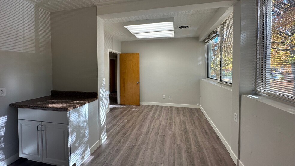 1717 Olympia Way, Longview, WA à louer - Photo de l’immeuble – Image 3 sur 8