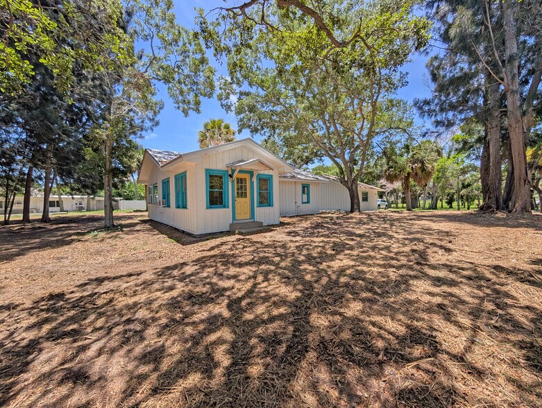 2735 Allen Hill Ave, Melbourne, FL à louer - Photo de l’immeuble – Image 3 sur 9