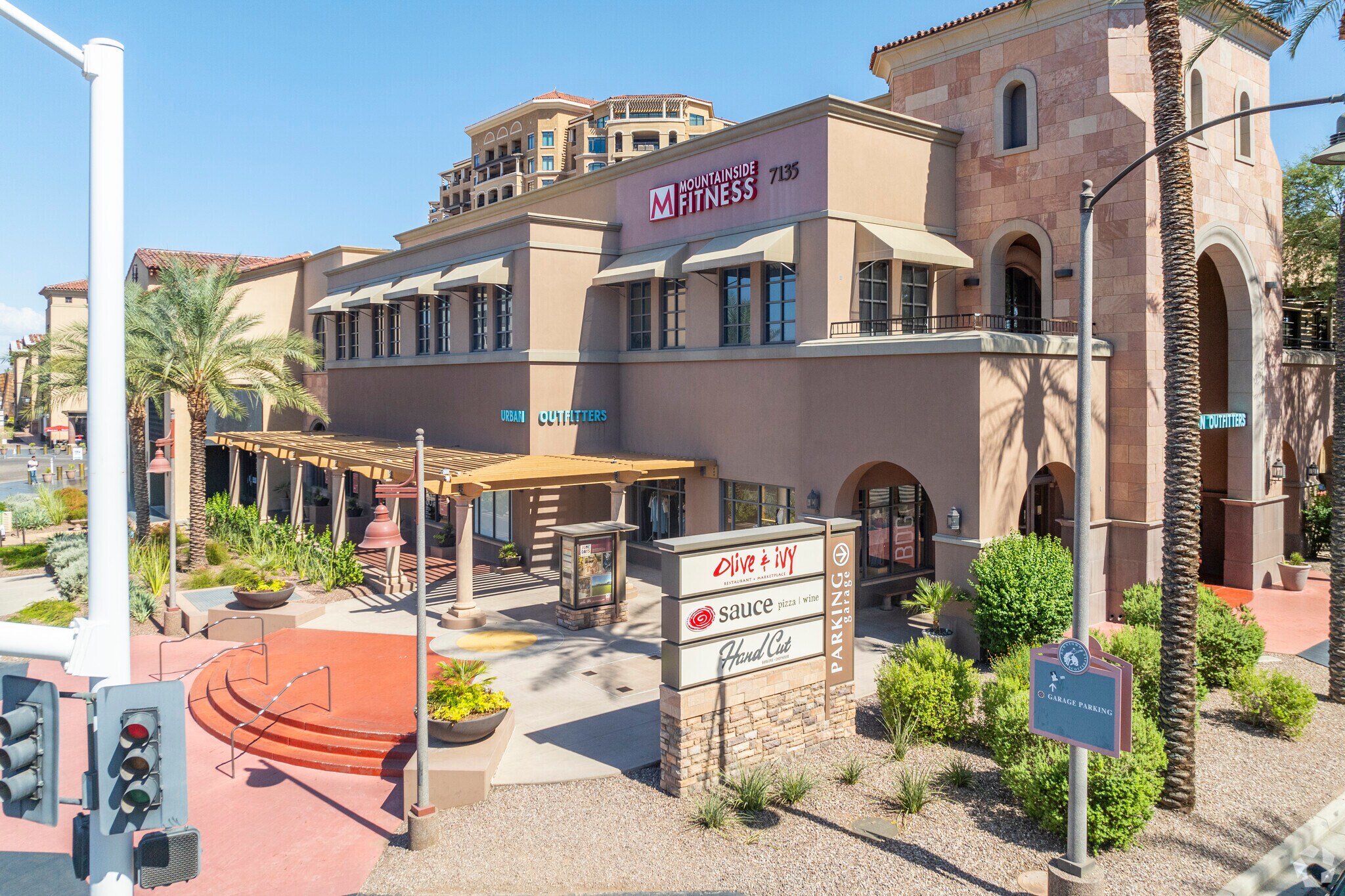 7135 E Camelback Rd, Scottsdale, AZ à louer Photo principale– Image 1 sur 7
