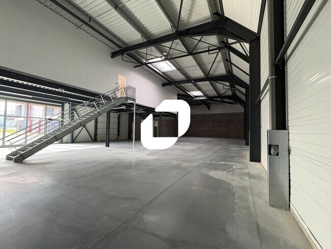 Plus de détails pour Local d'activités, Industriel/Logistique à louer