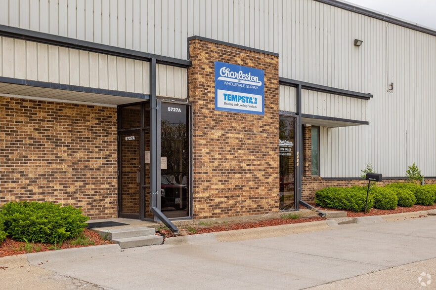 5727 NE 16th St, Des Moines, IA à louer - Photo de l’immeuble – Image 2 sur 5