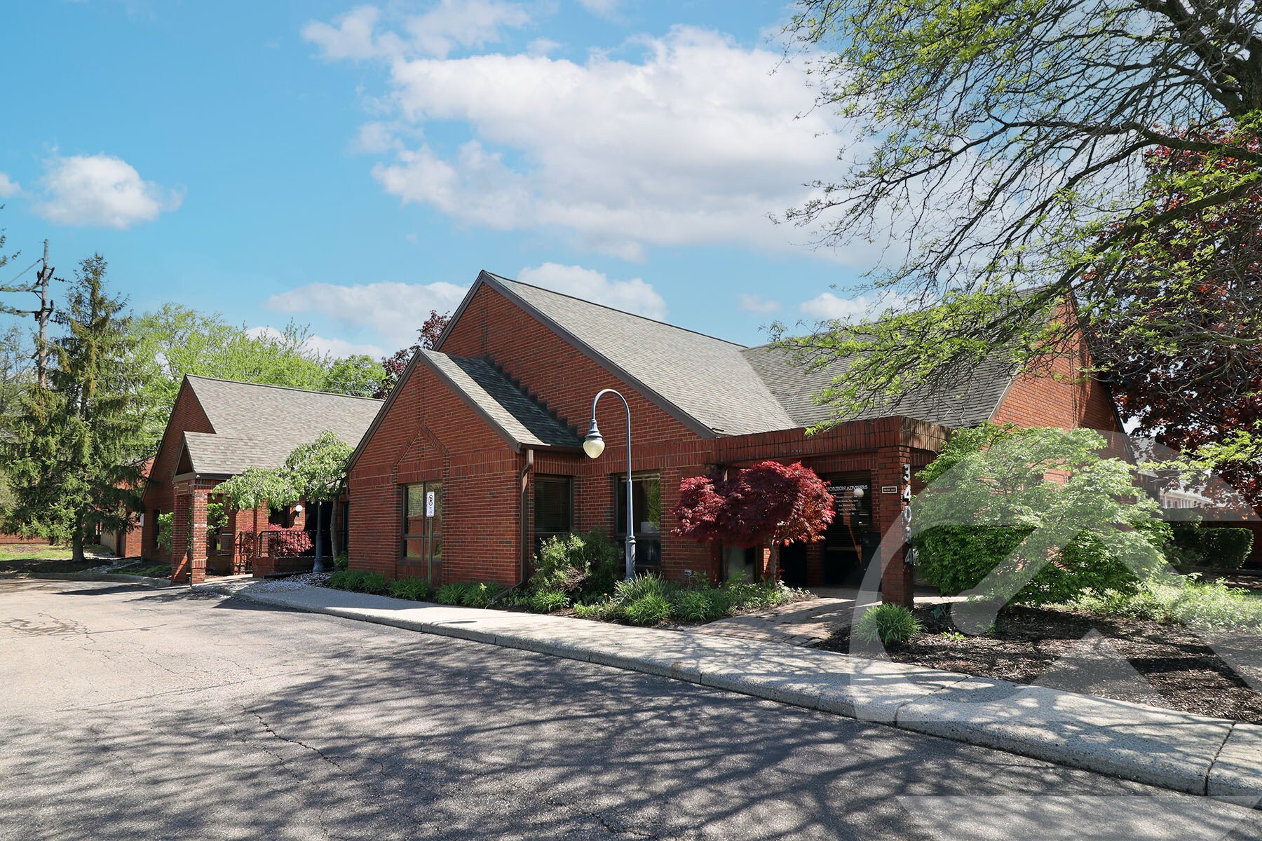 34034 8 Mile Rd, Farmington Hills, MI à vendre Photo de l’immeuble– Image 1 sur 2
