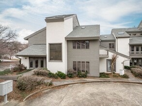 1010 E North St, Greenville, SC à louer Photo de l’immeuble– Image 2 sur 13