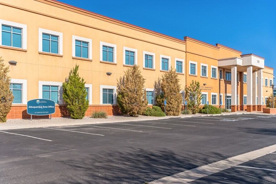 555 Broadway Blvd NE, Albuquerque, NM à vendre - Photo de l’immeuble – Image 2 sur 8