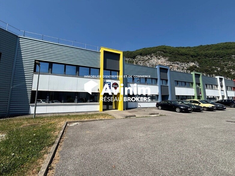 Local d’activités dans Échirolles à louer - Photo de l’immeuble – Image 1 sur 10