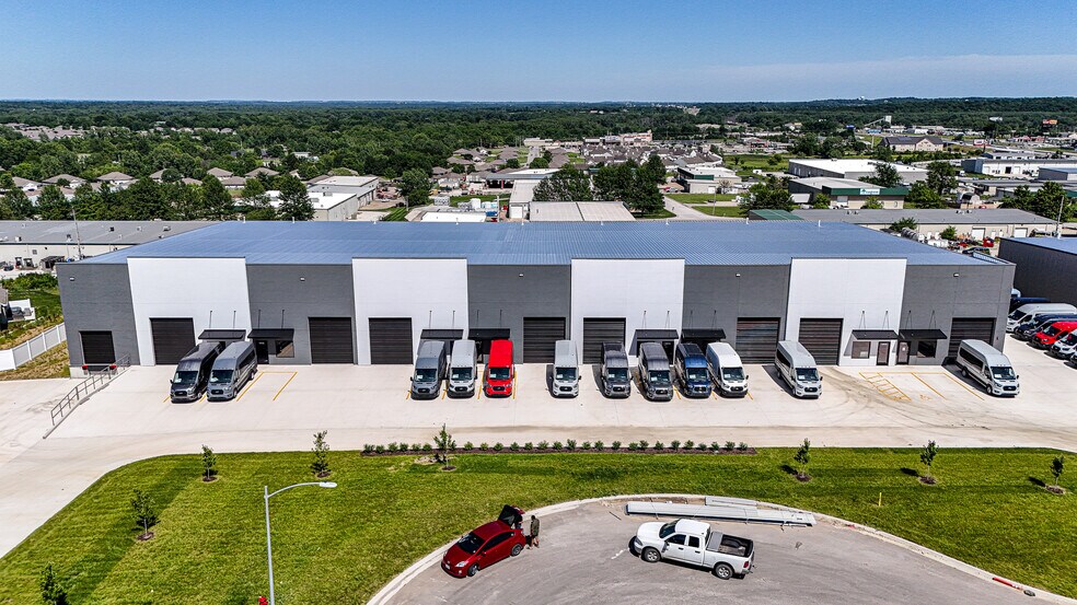 1460 NW Olympic Dr, Grain Valley, MO à louer - Photo de l’immeuble – Image 2 sur 8