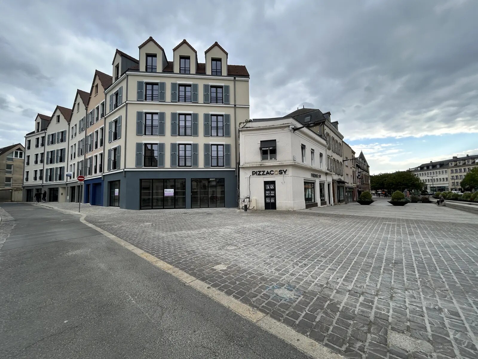 Local commercial dans Chartres à louer Photo de l’immeuble– Image 1 sur 7