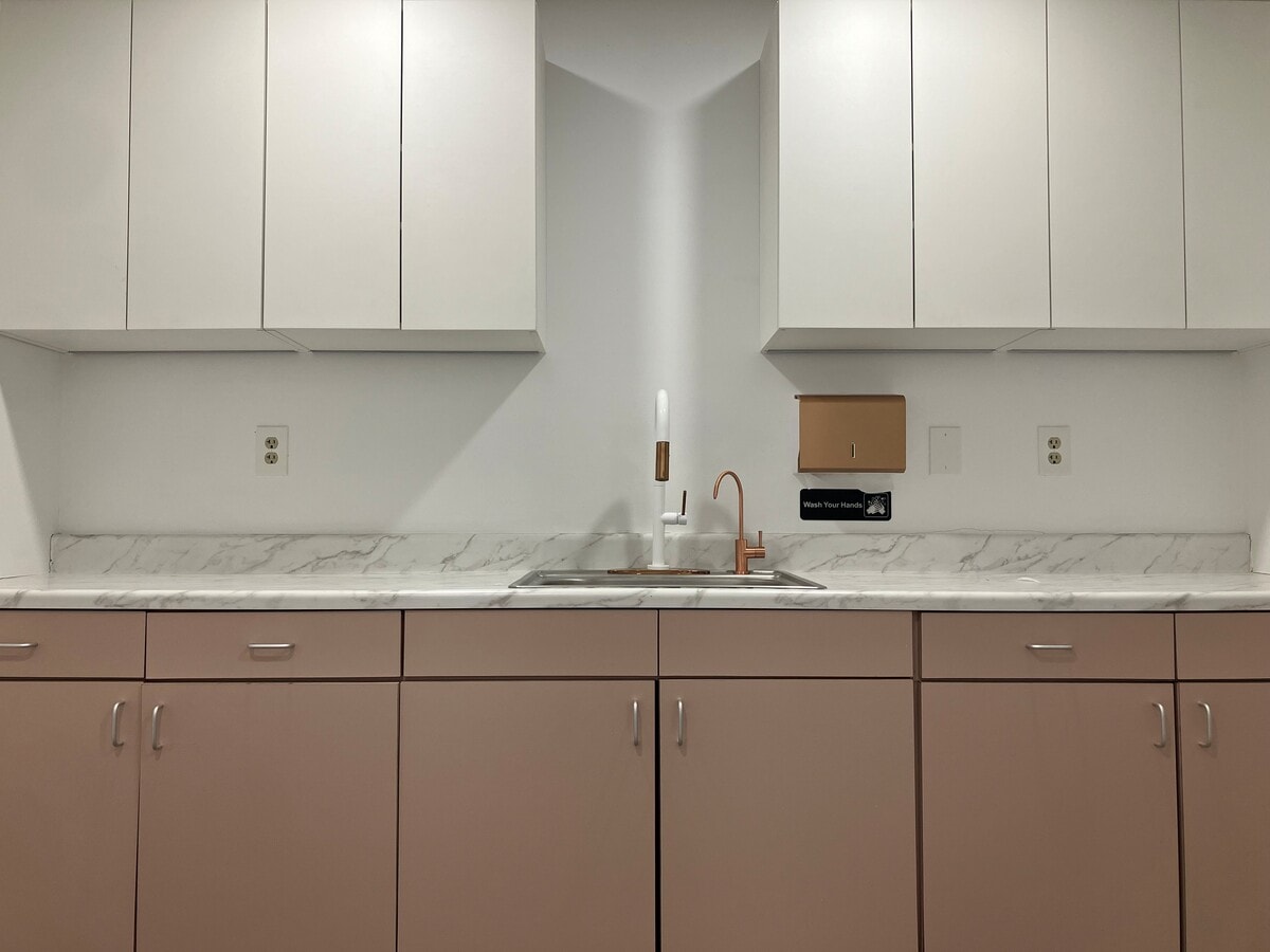 30 Turnpike Rd, Southborough, MA 01772 - Lot 11 -  - Photo intérieure - Image 1 of 4