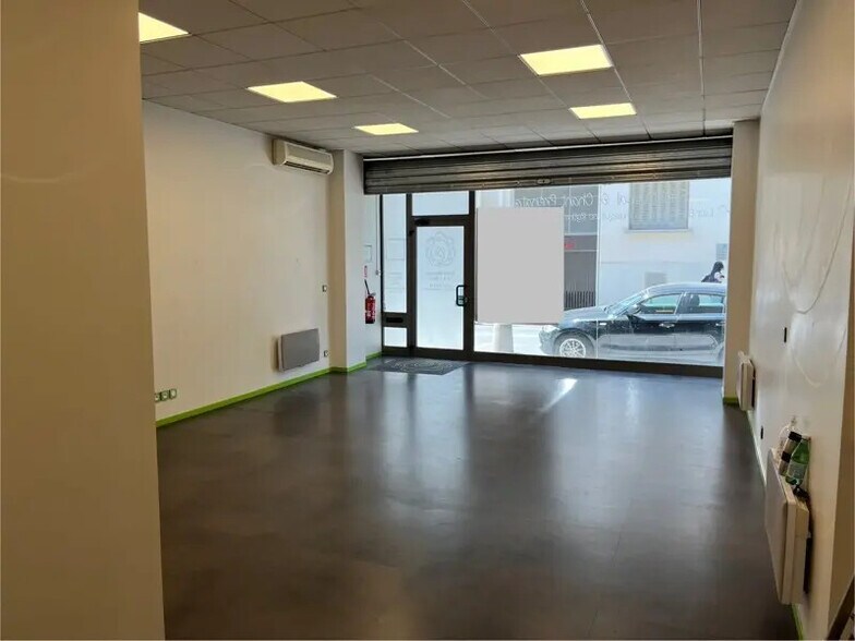 Local commercial dans Lyon à louer - Photo de l’immeuble – Image 1 sur 4