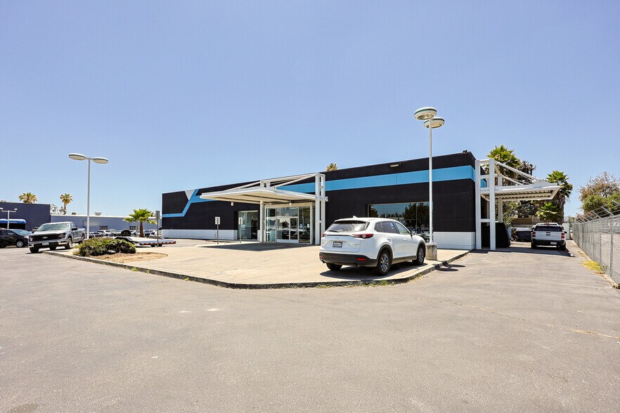 859 N Broadway, Escondido, CA à louer - Photo de l’immeuble – Image 2 sur 4
