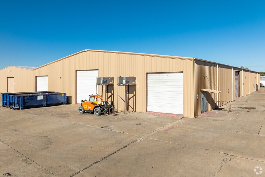 711 W Kennedale Pky Building D, Kennedale, TX à louer - Photo de l’immeuble – Image 1 sur 13