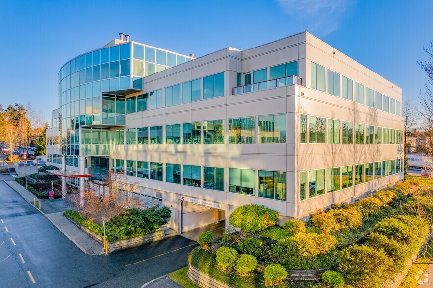 4601 Canada Way, Burnaby, BC à louer - Photo de l’immeuble – Image 3 sur 6