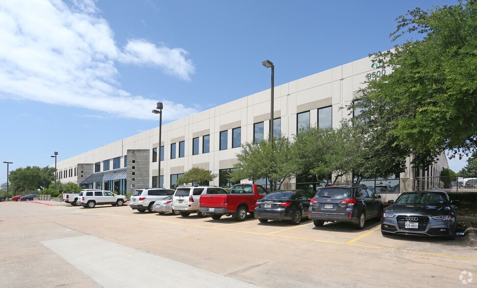 2311 W Rundberg Ln, Austin, TX à louer - Photo de l’immeuble – Image 2 sur 9