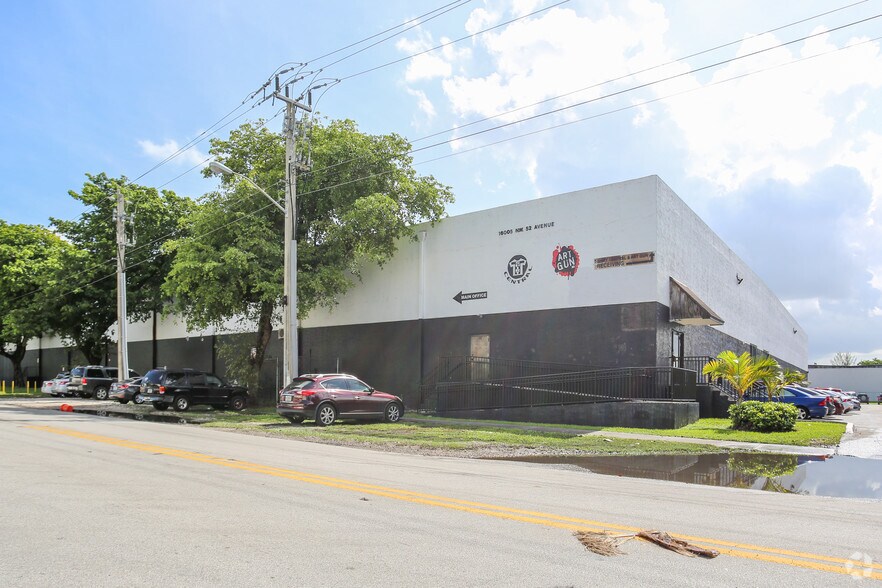 16005-16085 NW 52nd Ave, Opa Locka, FL à louer - Photo principale – Image 1 sur 4