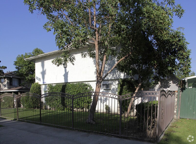 1131 N Onondaga Ave, Anaheim, CA à vendre - Photo de l’immeuble – Image 2 sur 3