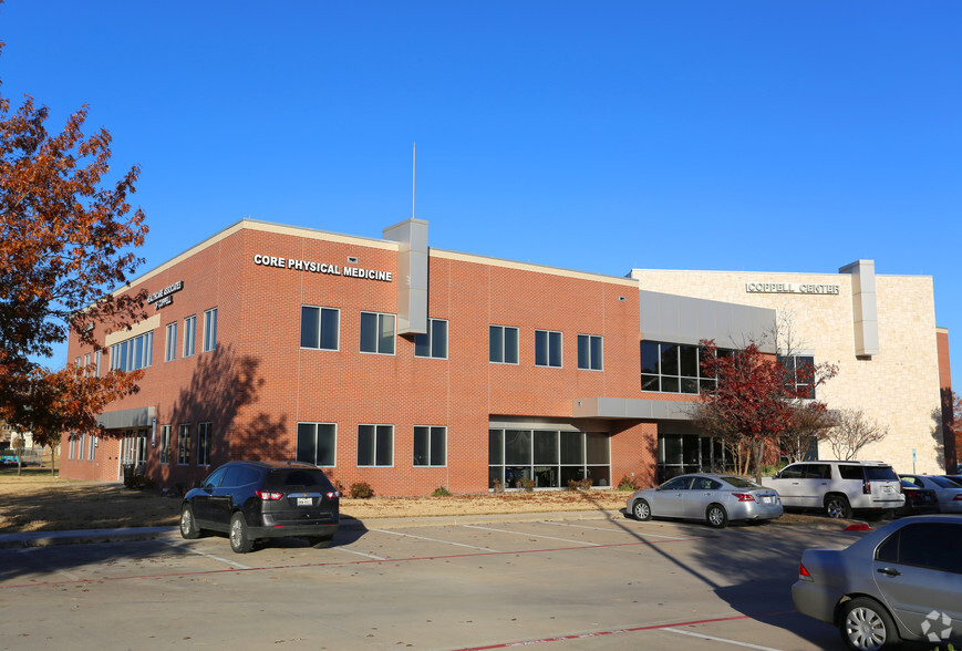 546 E Sandy Lake Rd, Coppell, TX à louer - Photo principale – Image 1 sur 16
