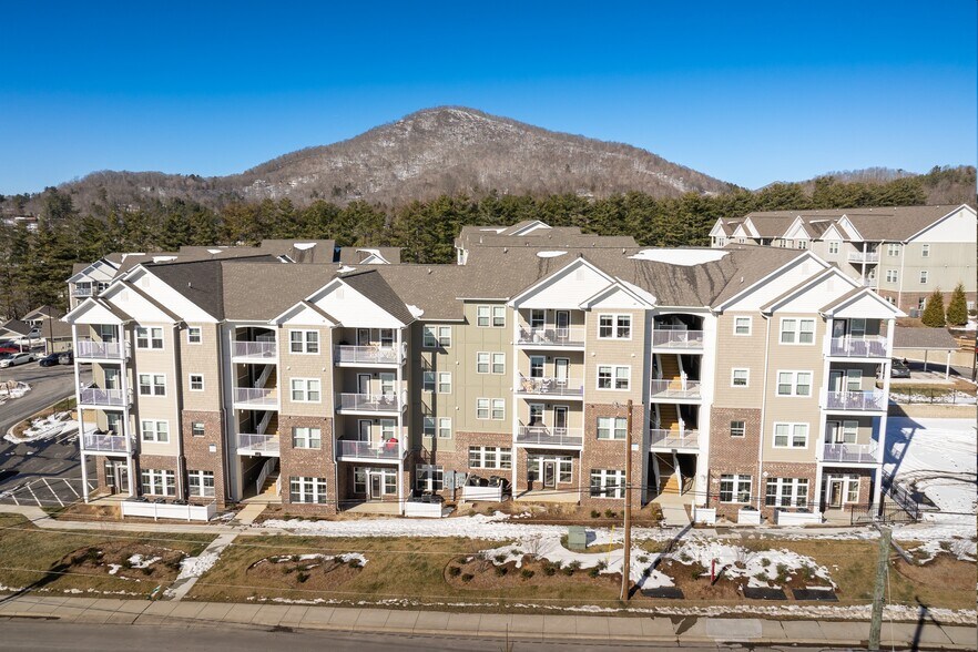 155 & 221 Robinson Way, Boone, NC à louer - Photo de l’immeuble – Image 2 sur 14