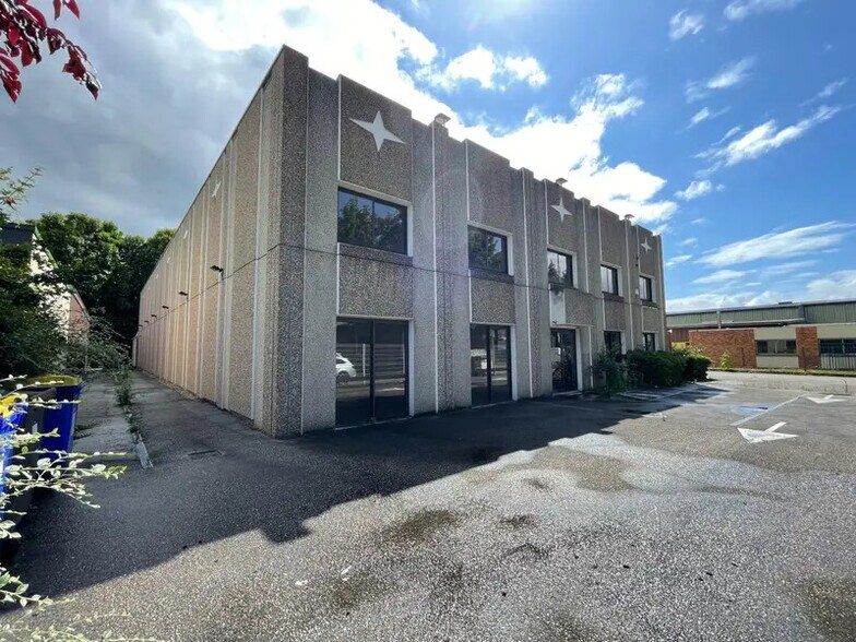 Industriel/Logistique dans Rouen à louer - Photo de l’immeuble – Image 2 sur 27