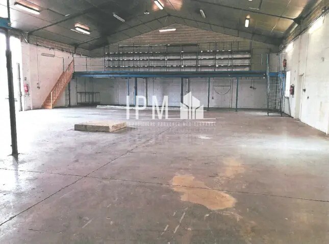 Local d’activités dans Aubagne à louer - Photo de l’immeuble – Image 2 sur 6