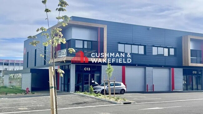 Plus de détails pour Local d'activités à louer