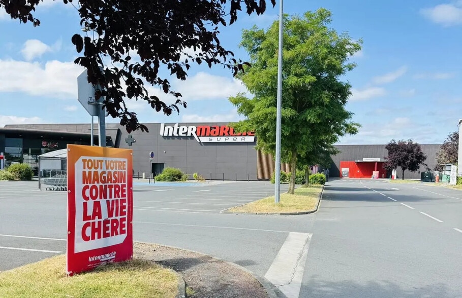 Local commercial dans Doué-en-Anjou à louer - Photo de l’immeuble – Image 1 sur 2