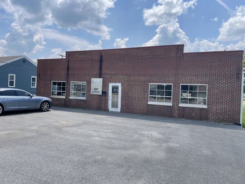 607 E Pike St, Jackson Center, OH à vendre - Photo principale – Image 1 sur 7